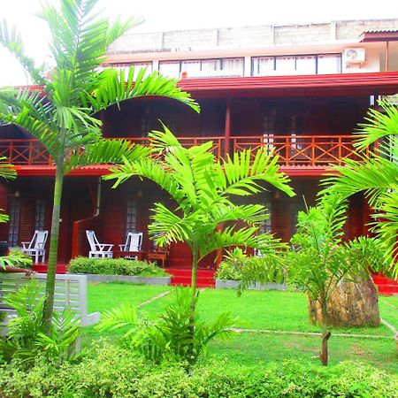 On The Rock Hotel Бандарамулла Экстерьер фото