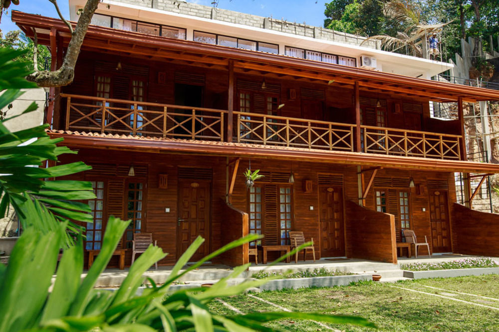 On The Rock Hotel Бандарамулла Экстерьер фото