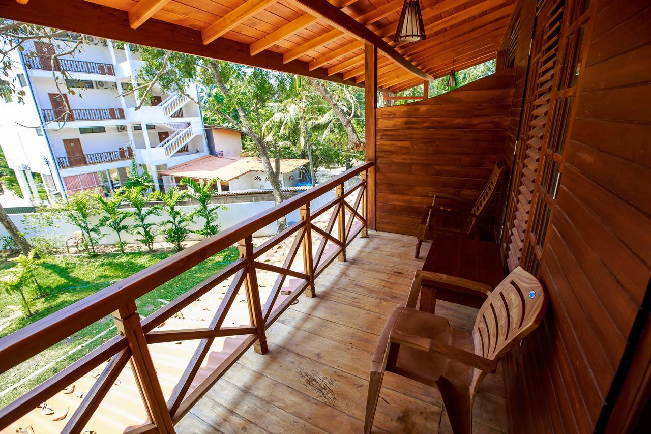 On The Rock Hotel Бандарамулла Экстерьер фото